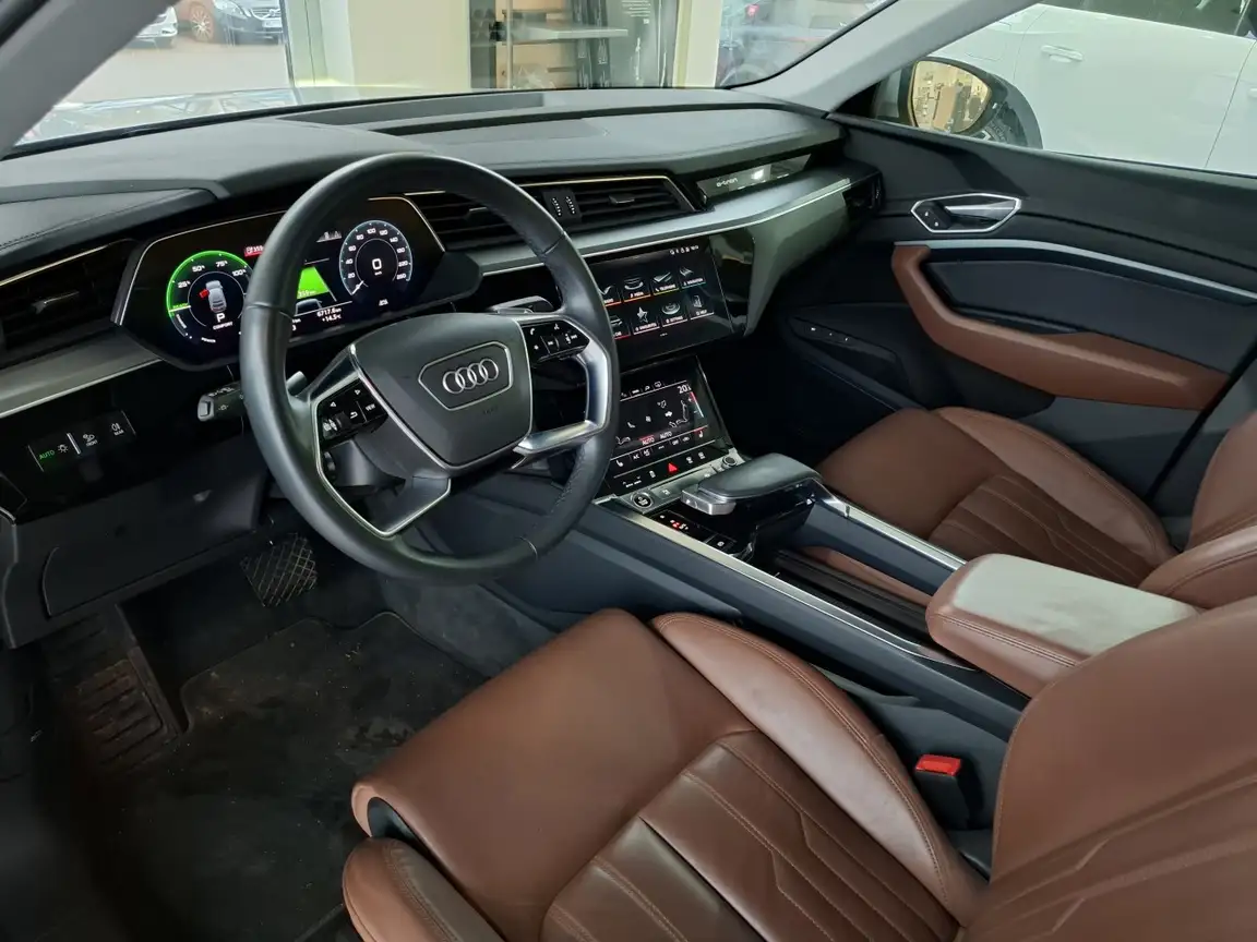 AUDI E-TRON