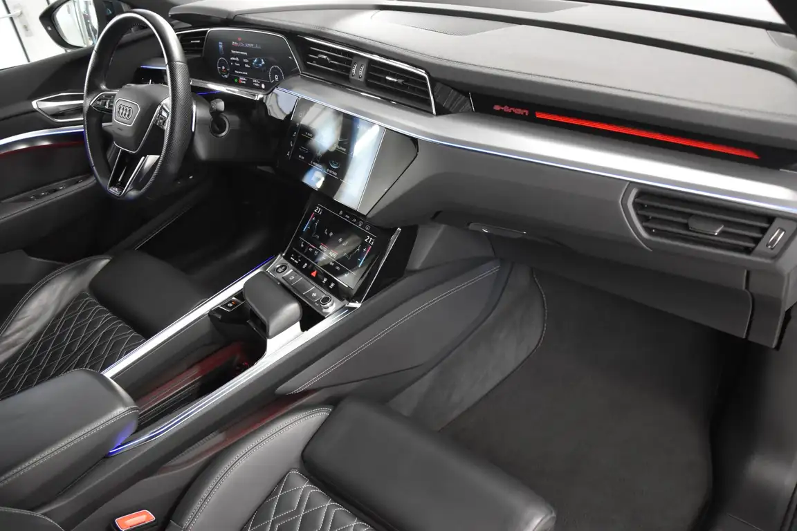AUDI E-TRON