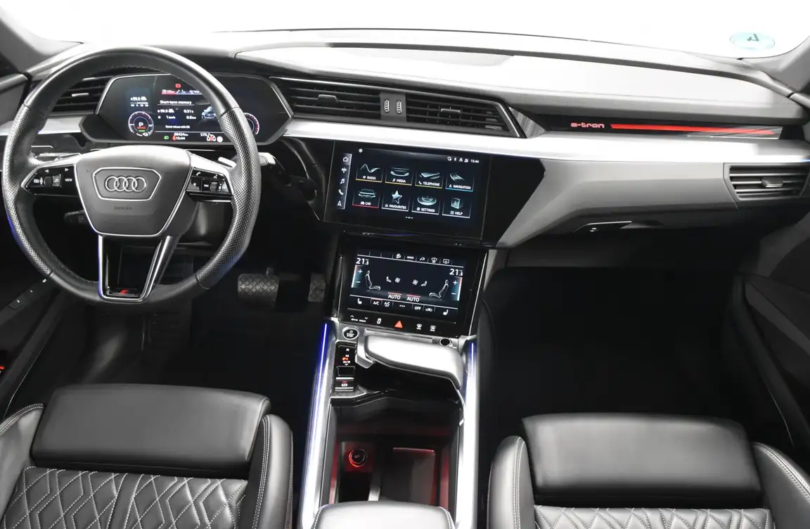 AUDI E-TRON