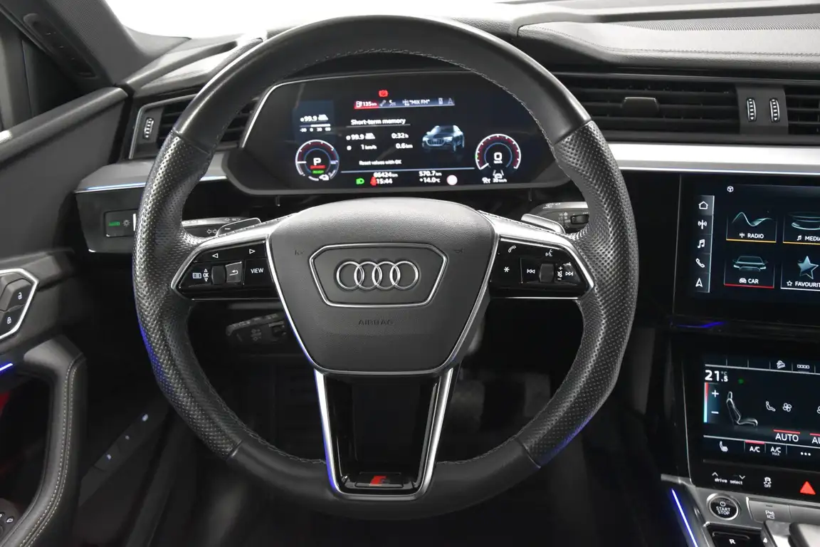 AUDI E-TRON