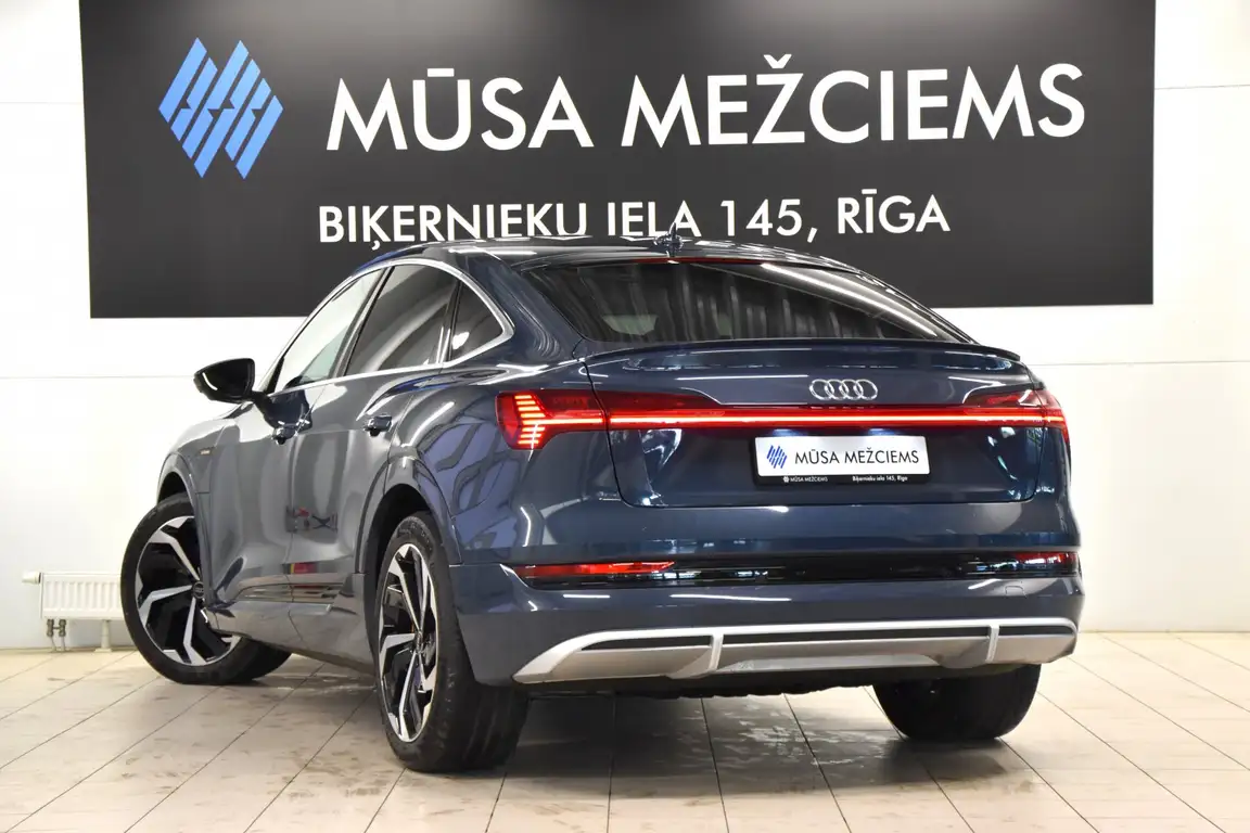 AUDI E-TRON