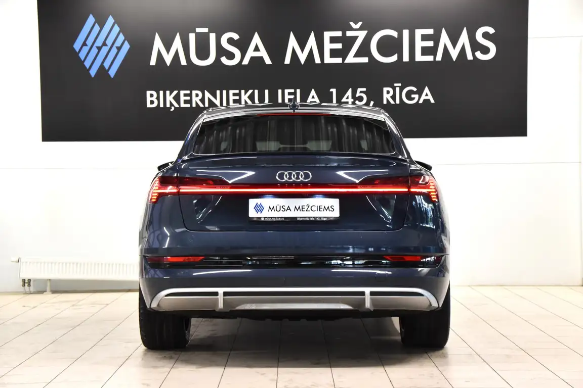 AUDI E-TRON