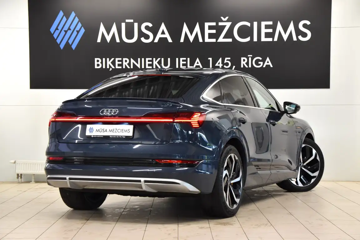 AUDI E-TRON