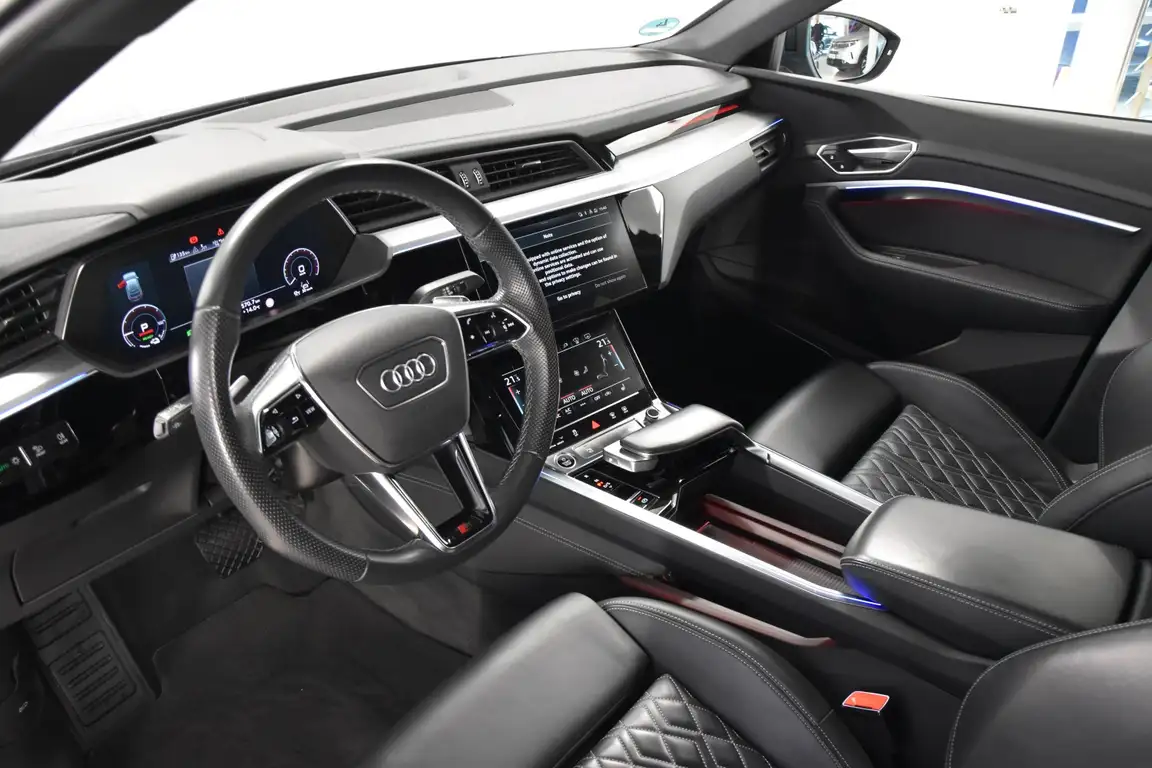 AUDI E-TRON