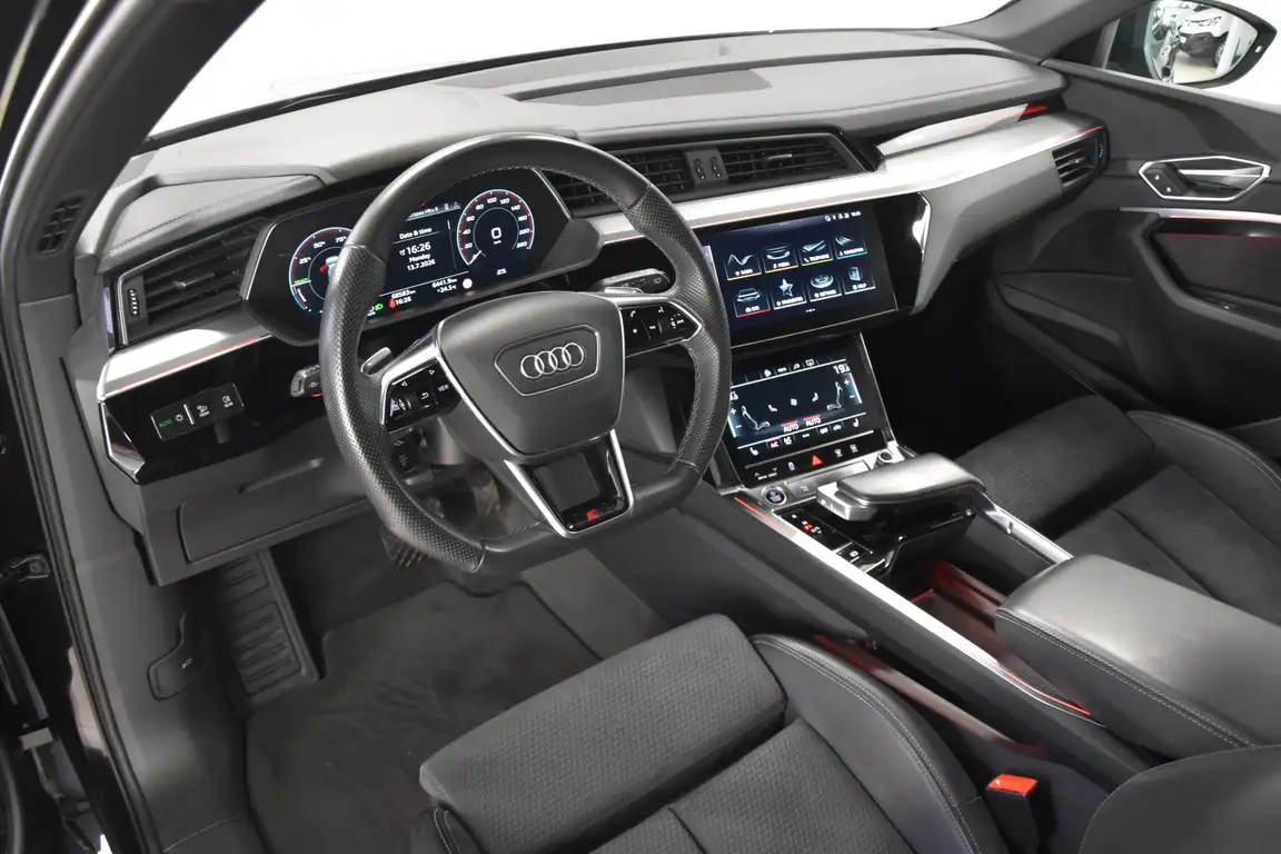 AUDI E-TRON