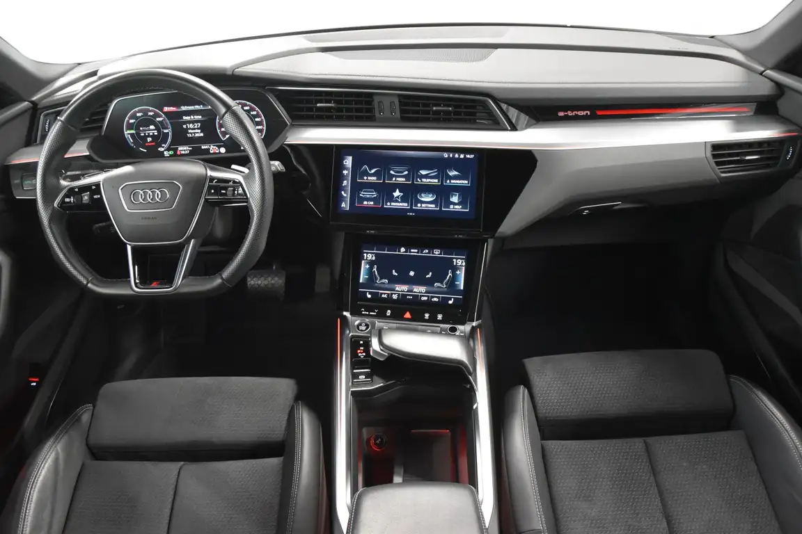 AUDI E-TRON