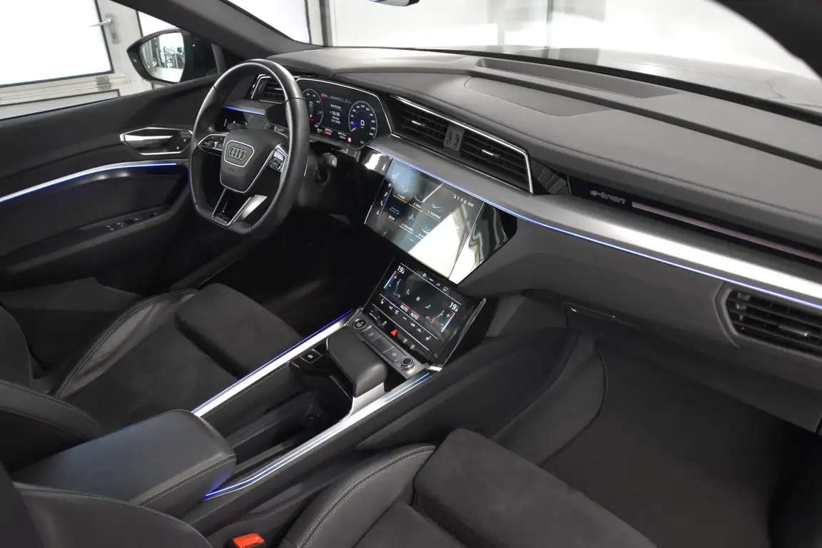 AUDI E-TRON