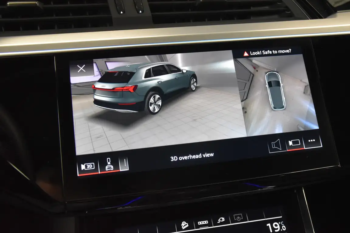 AUDI E-TRON