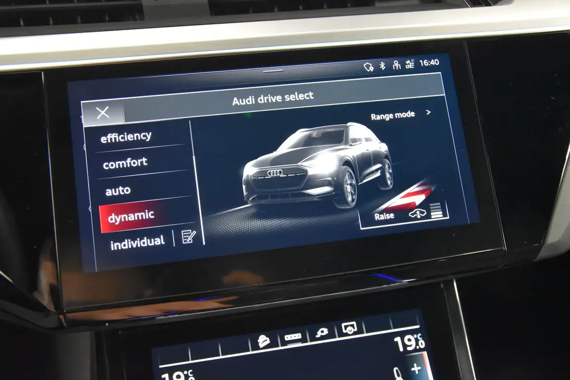 AUDI E-TRON