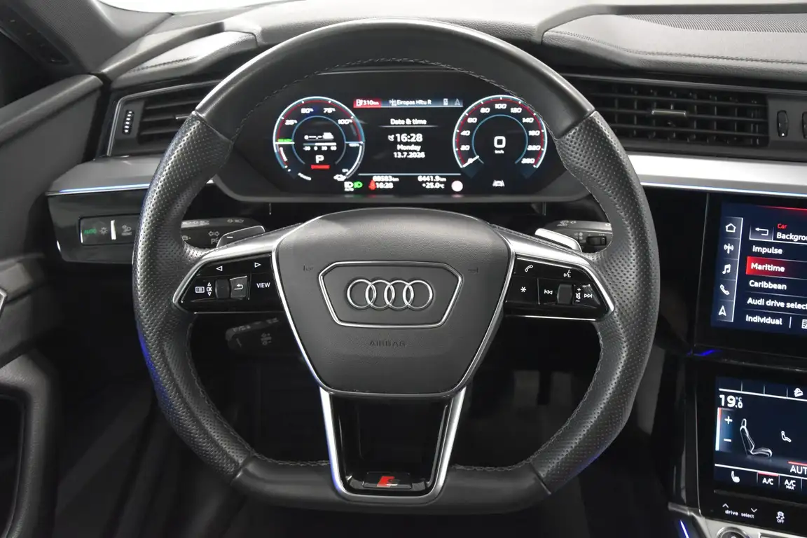 AUDI E-TRON