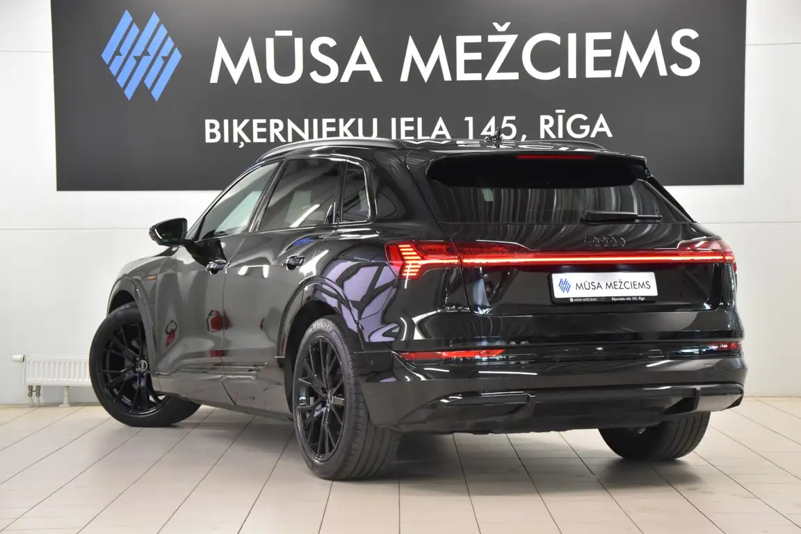 AUDI E-TRON