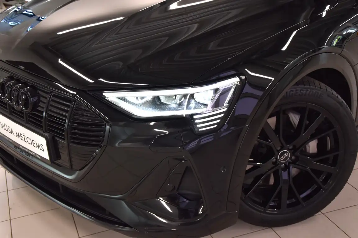 AUDI E-TRON