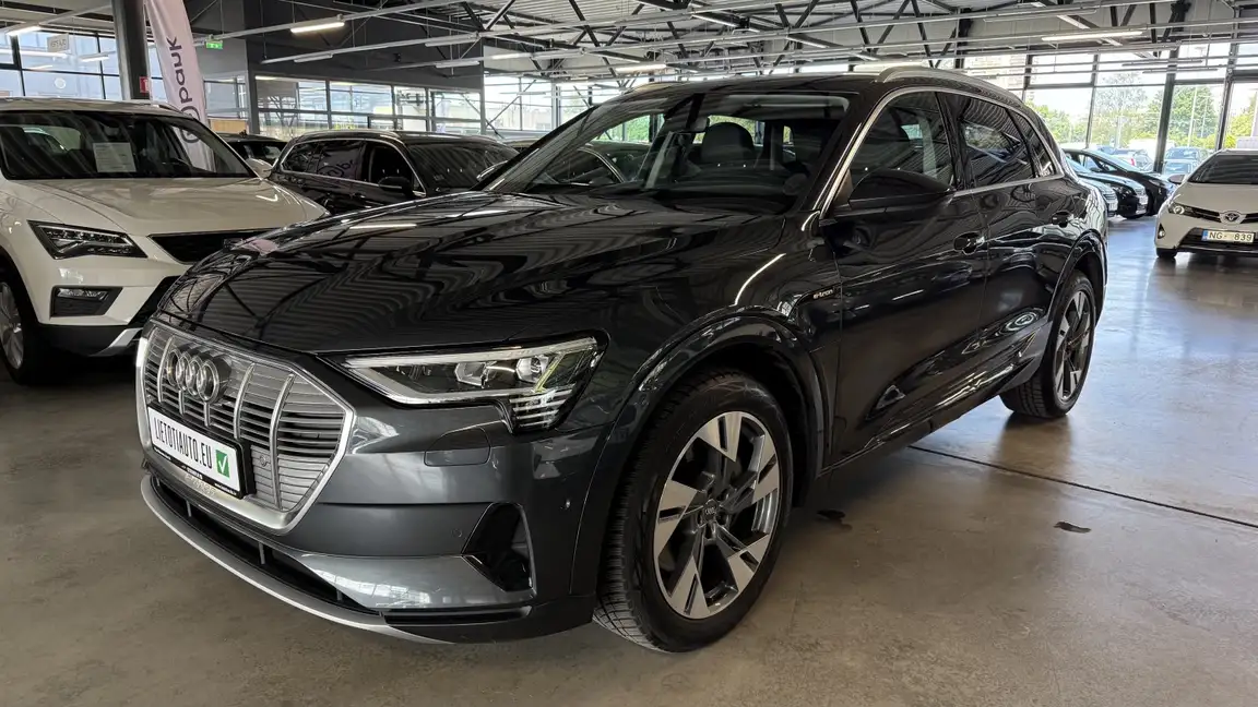 AUDI E-TRON