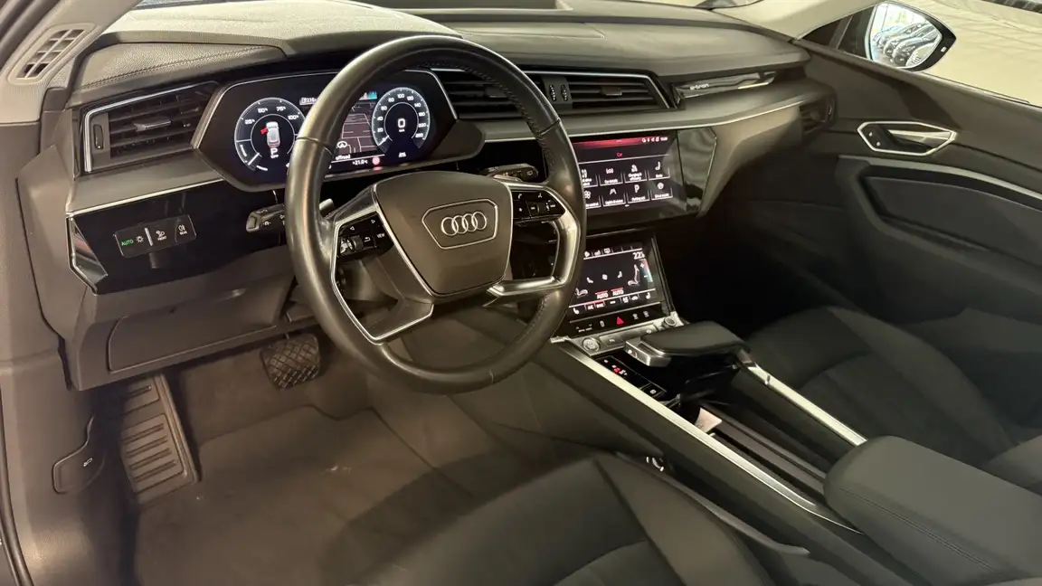 AUDI E-TRON