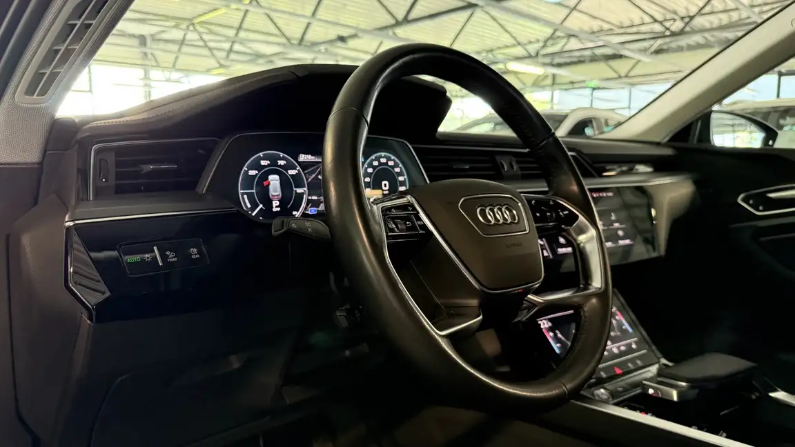 AUDI E-TRON