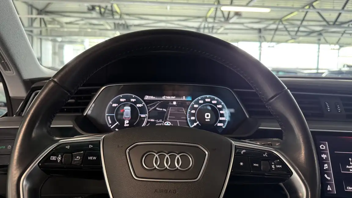 AUDI E-TRON