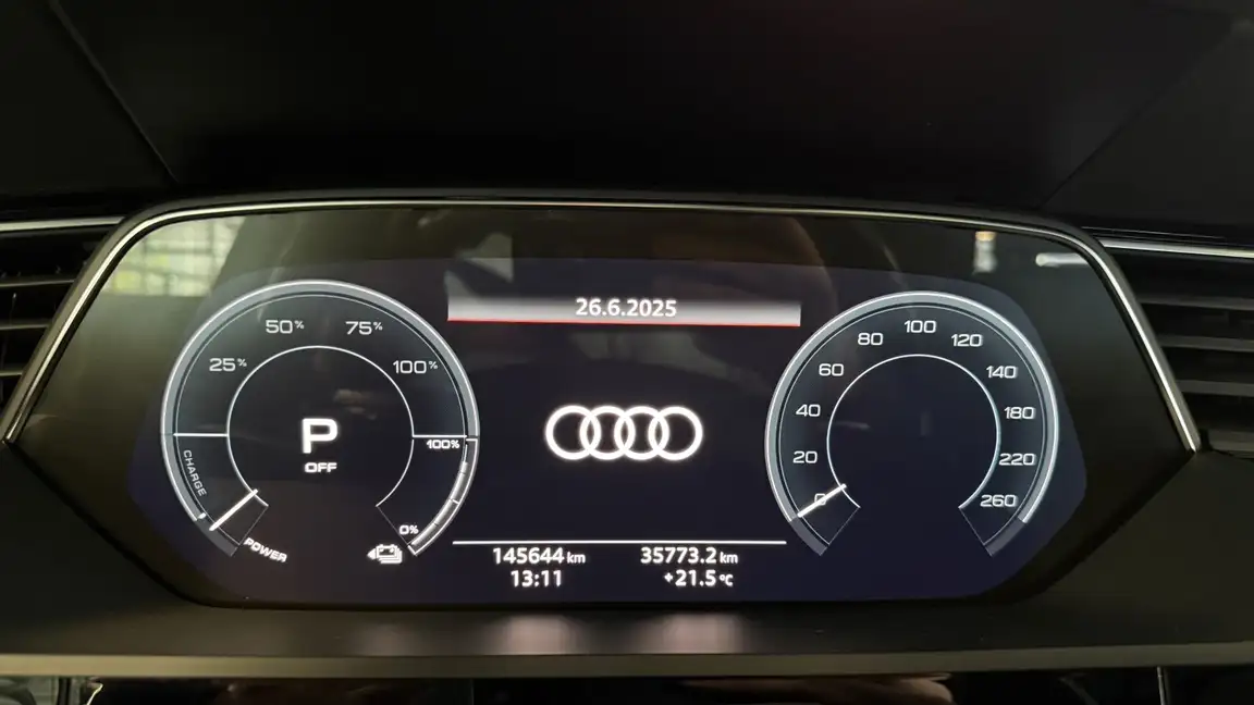 AUDI E-TRON