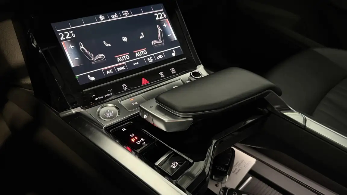 AUDI E-TRON