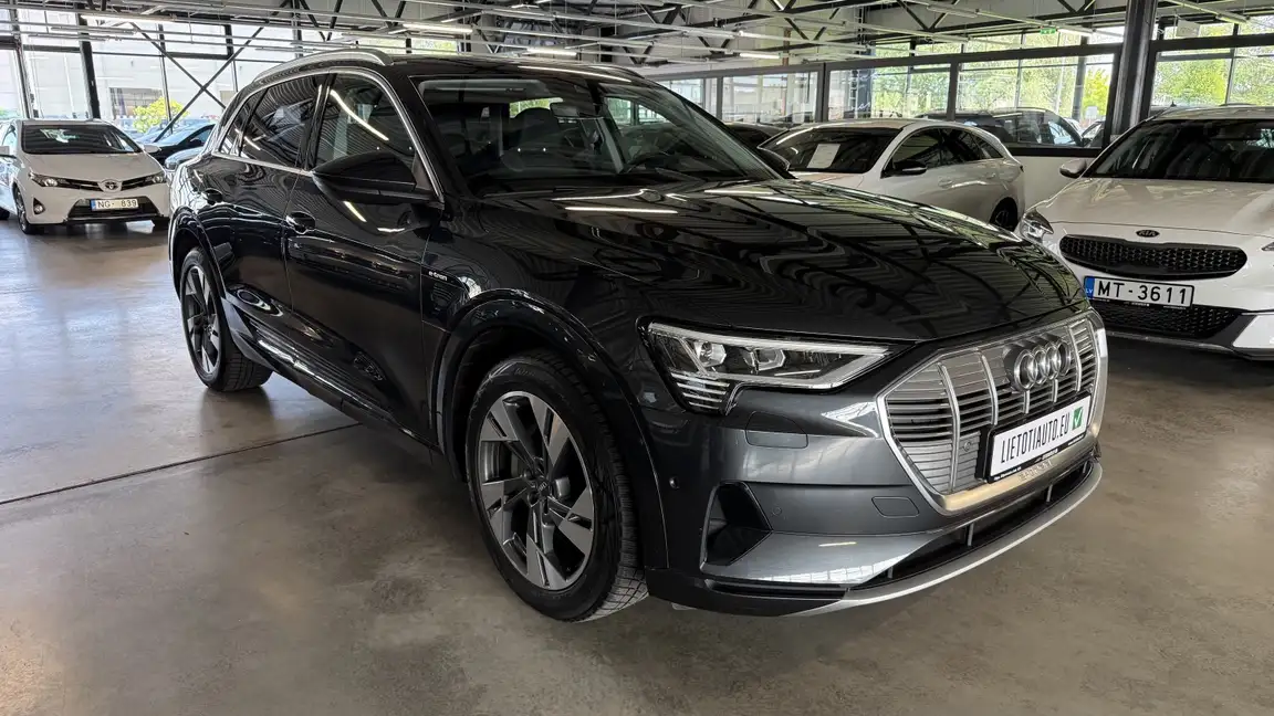 AUDI E-TRON