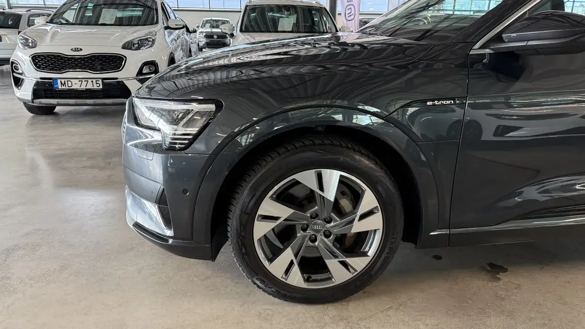 AUDI E-TRON