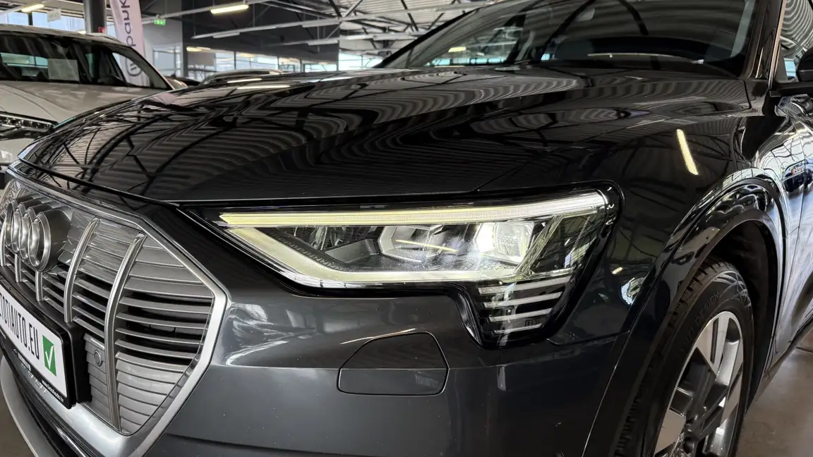 AUDI E-TRON