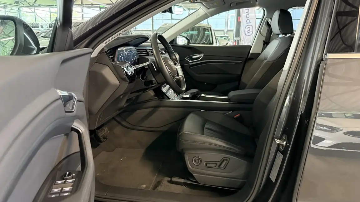 AUDI E-TRON