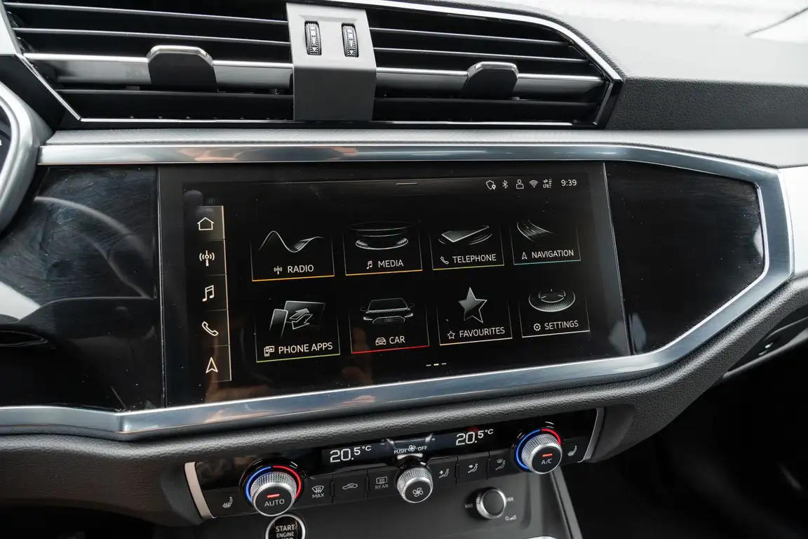 AUDI Q3