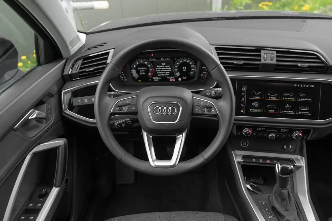 AUDI Q3