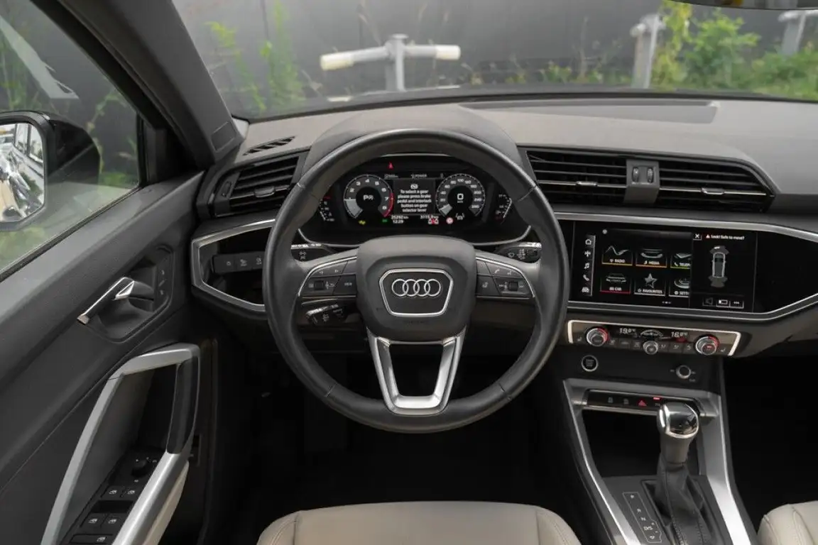 AUDI Q3