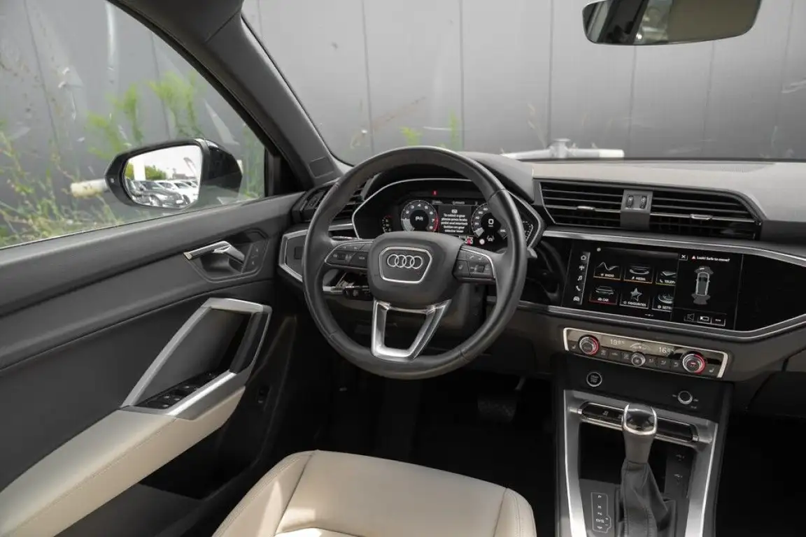 AUDI Q3