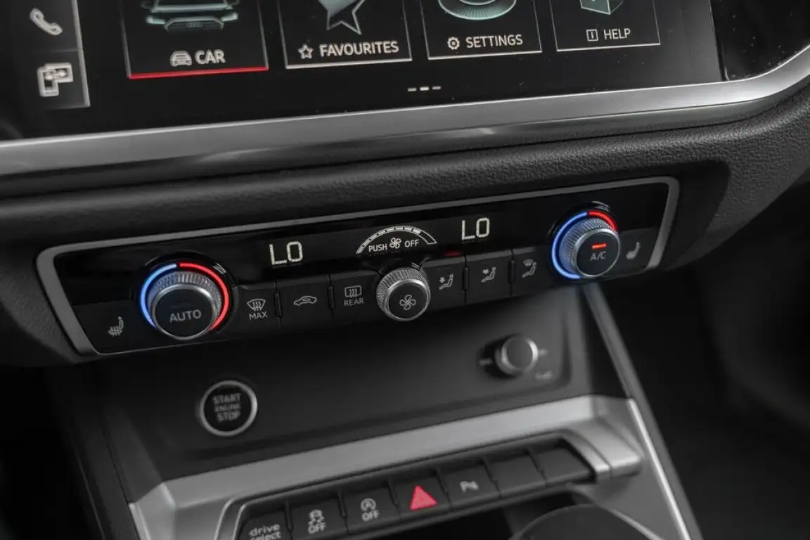 AUDI Q3