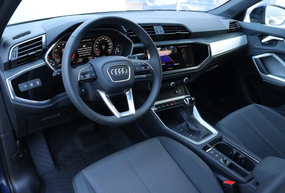 AUDI Q3