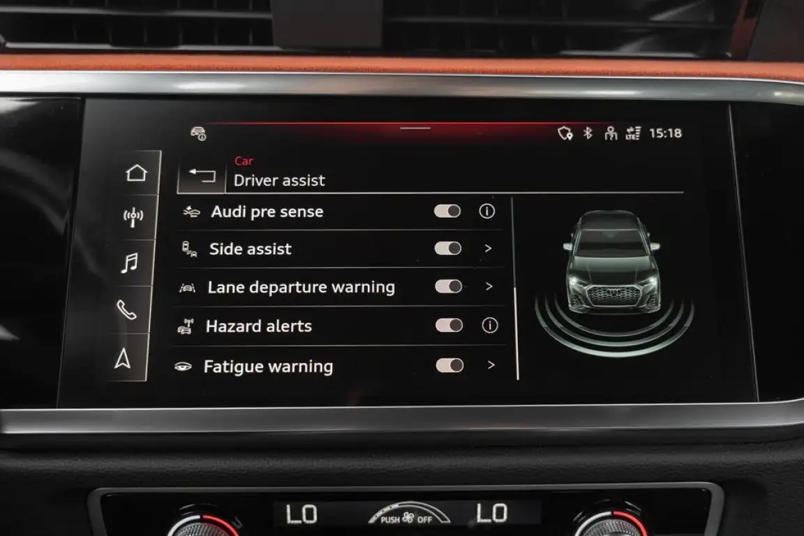 AUDI Q3