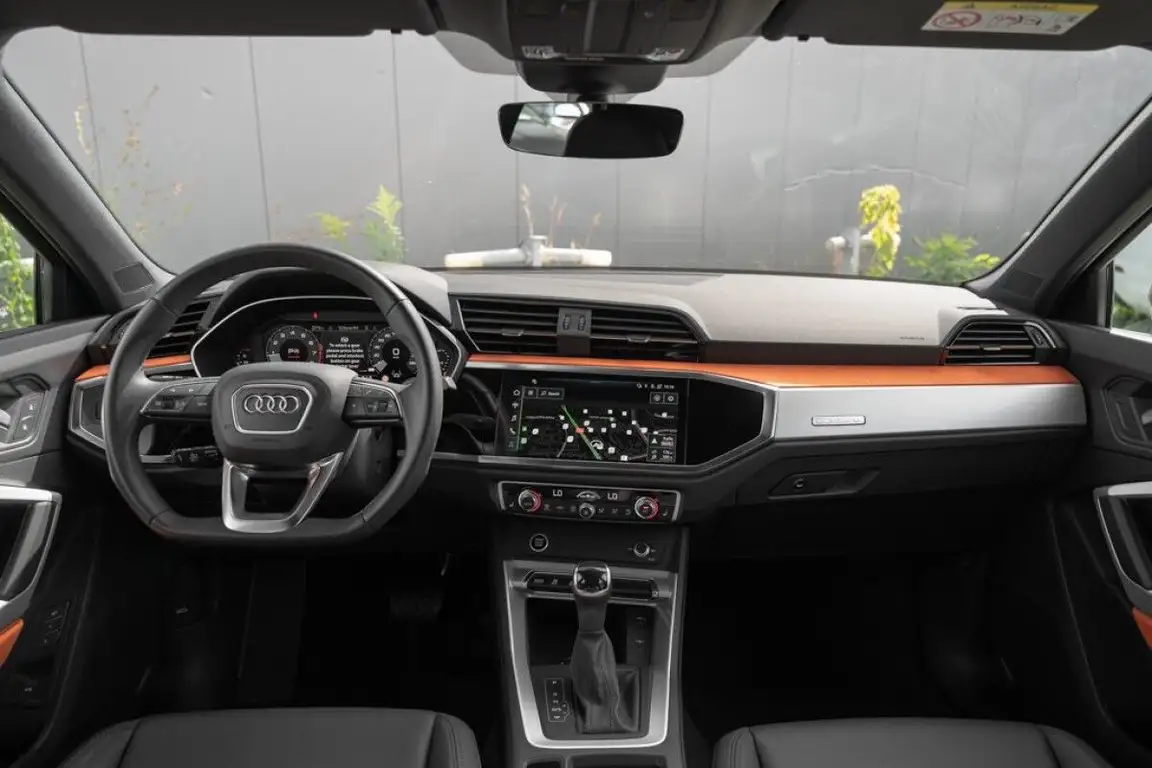 AUDI Q3