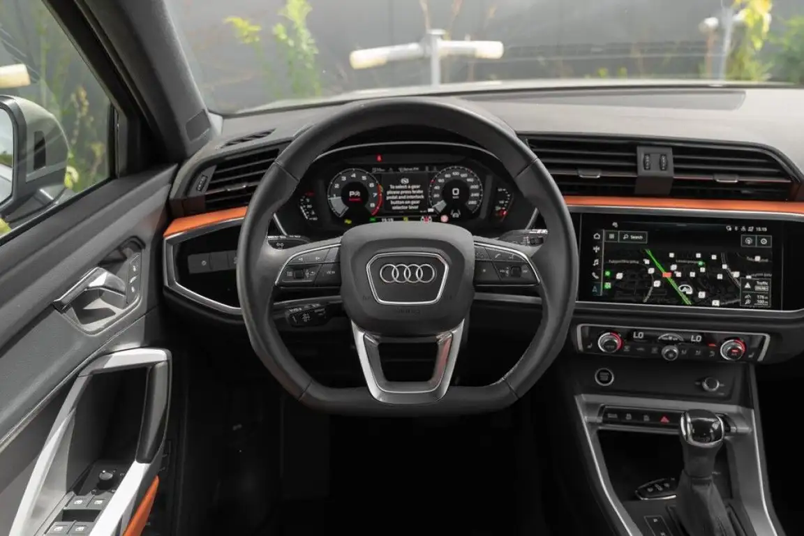 AUDI Q3
