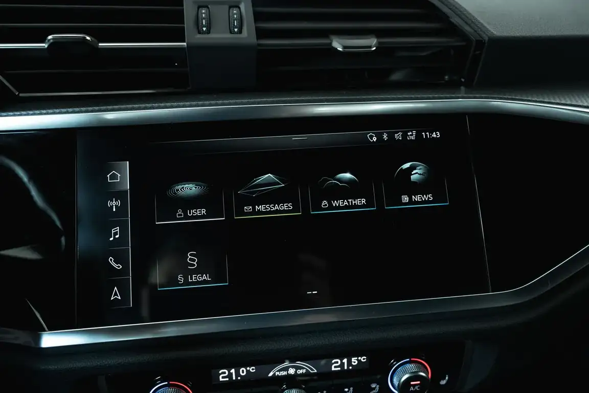 AUDI Q3