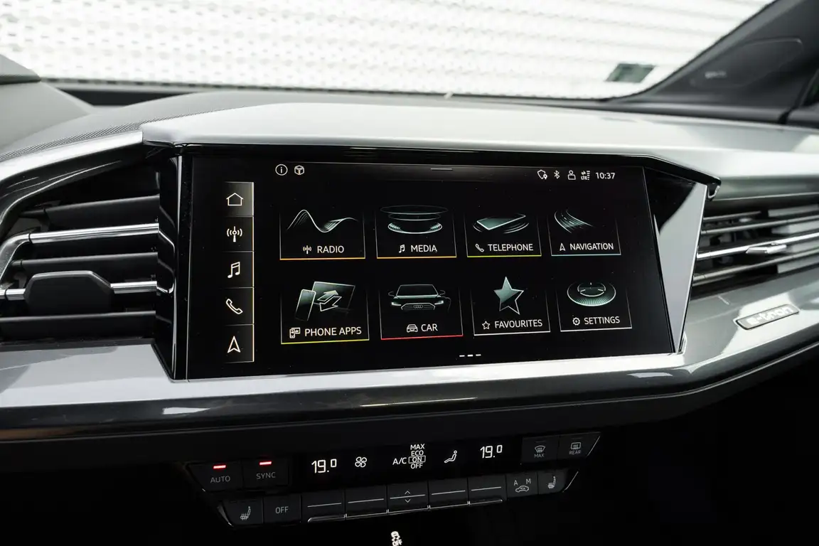 AUDI Q4 E-TRON