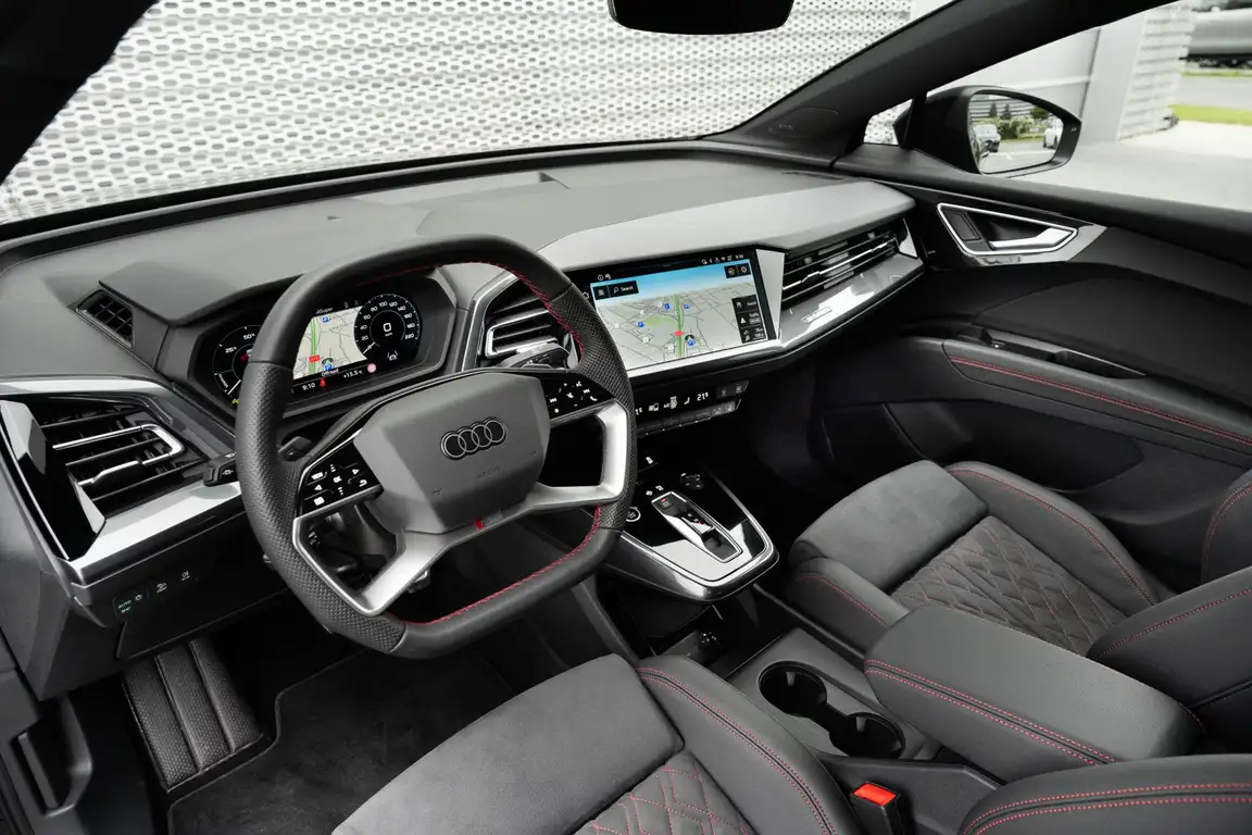 AUDI Q4 E-TRON