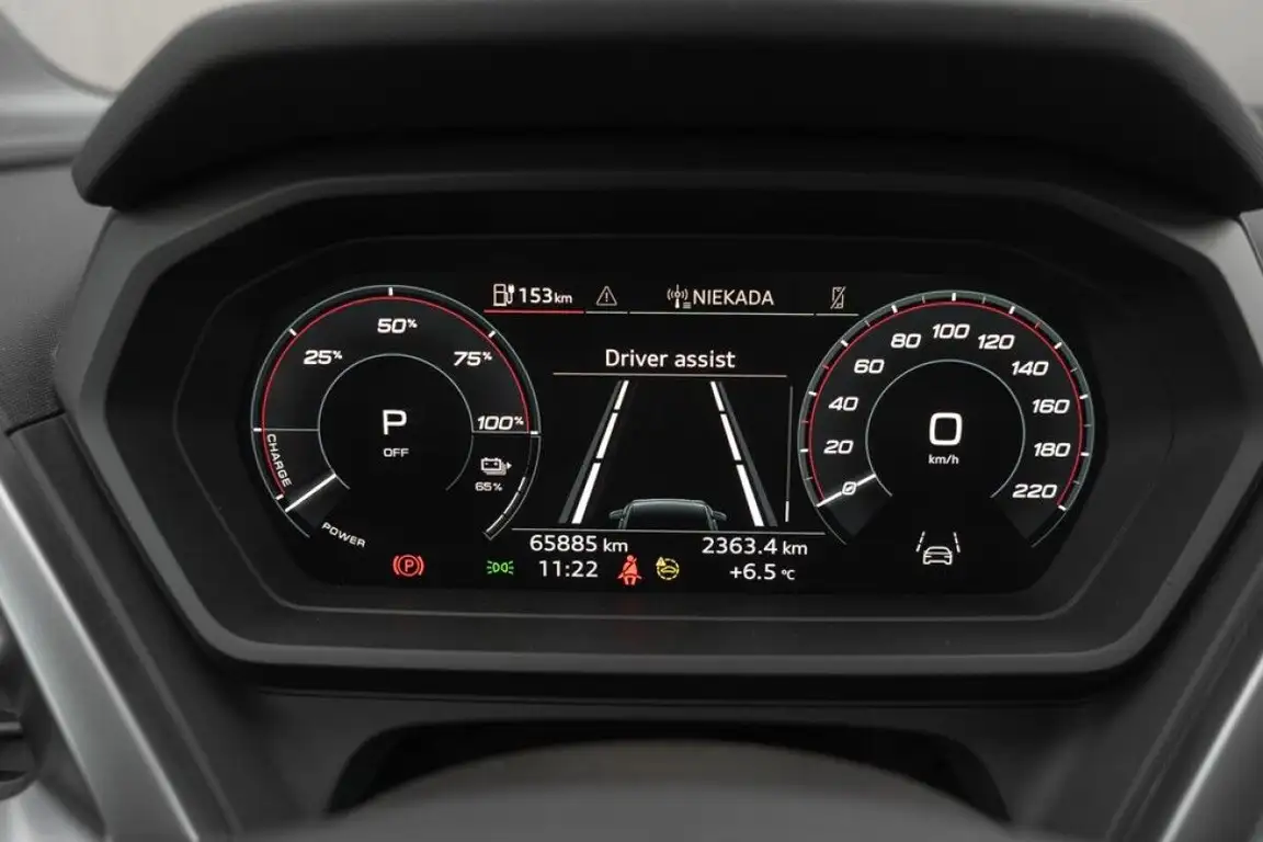 AUDI E-TRON