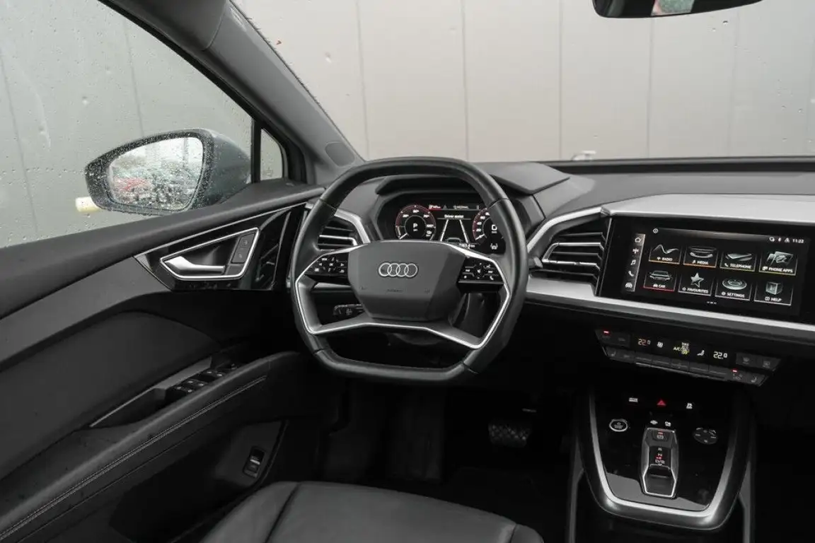 AUDI E-TRON