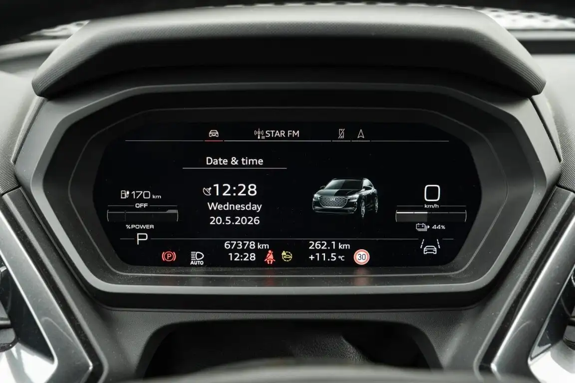 AUDI E-TRON