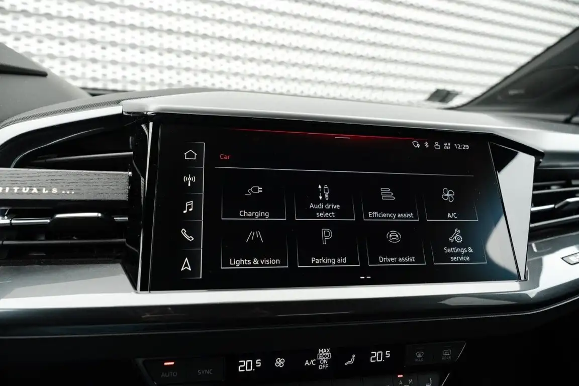 AUDI E-TRON