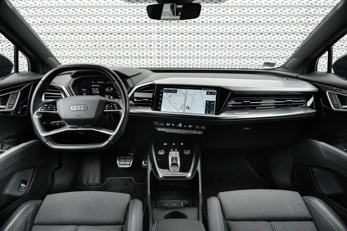 AUDI E-TRON