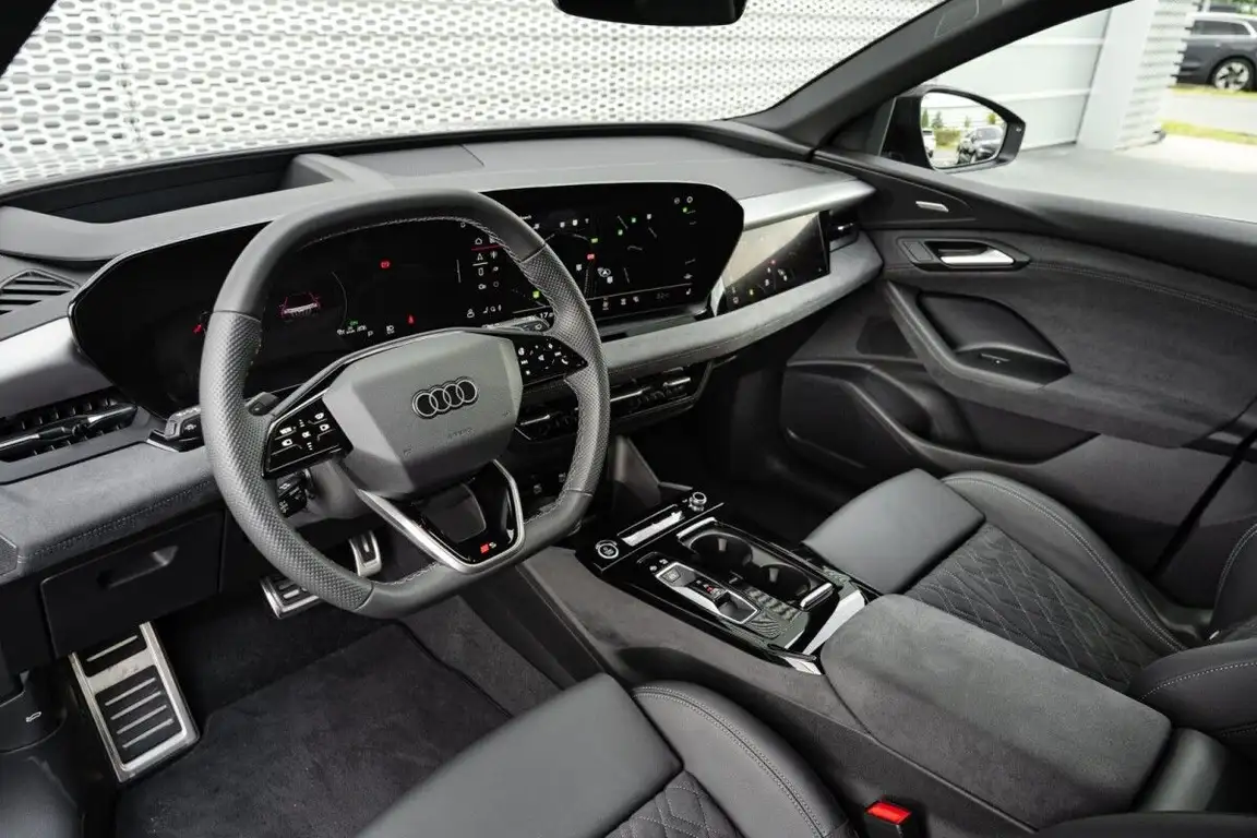 AUDI Q6 E-TRON