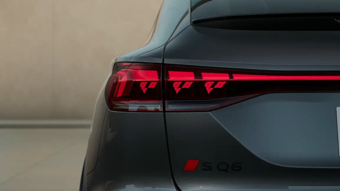 AUDI E-TRON