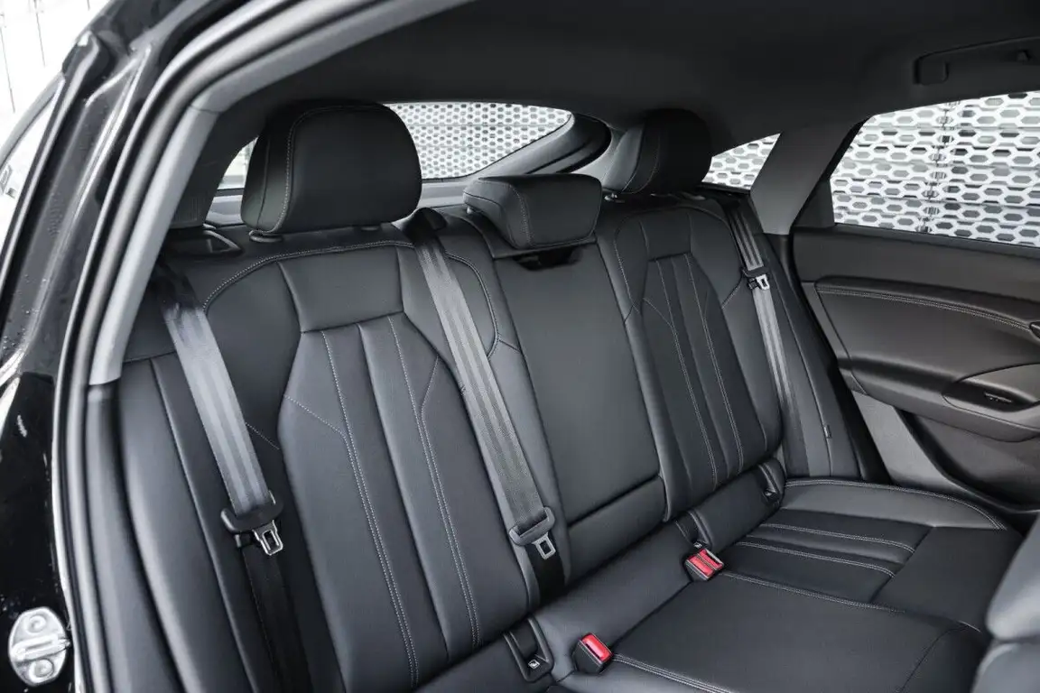 AUDI Q6