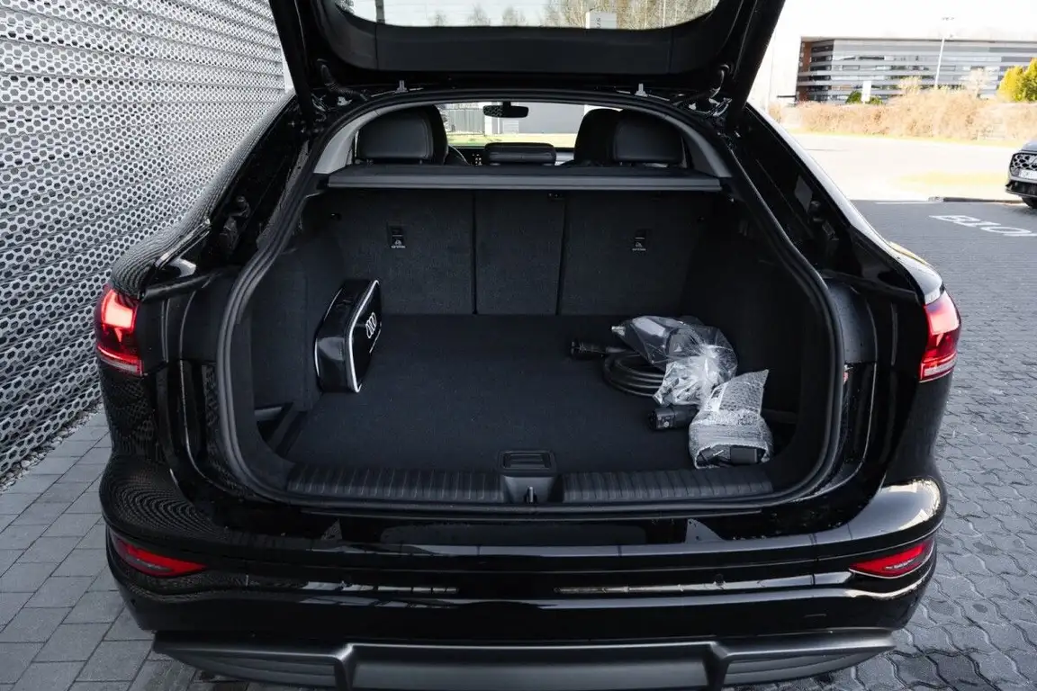 AUDI Q6