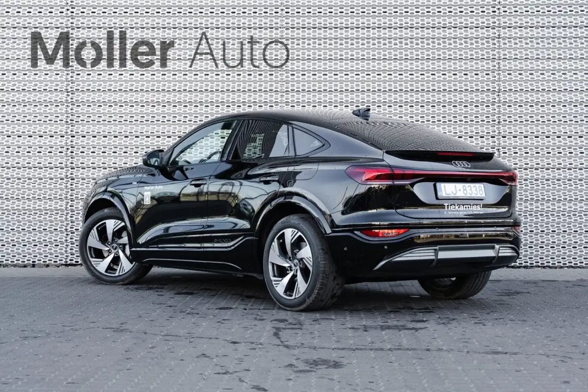 AUDI Q6