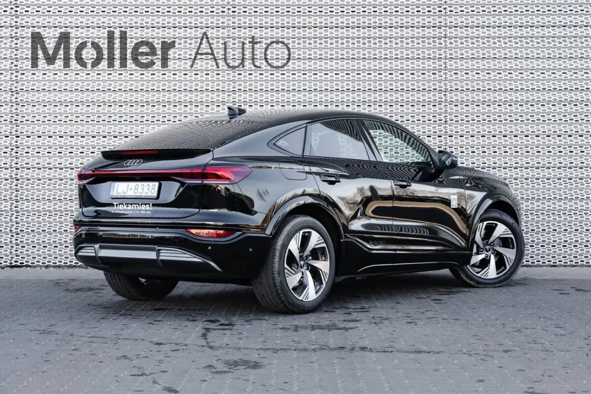 AUDI Q6