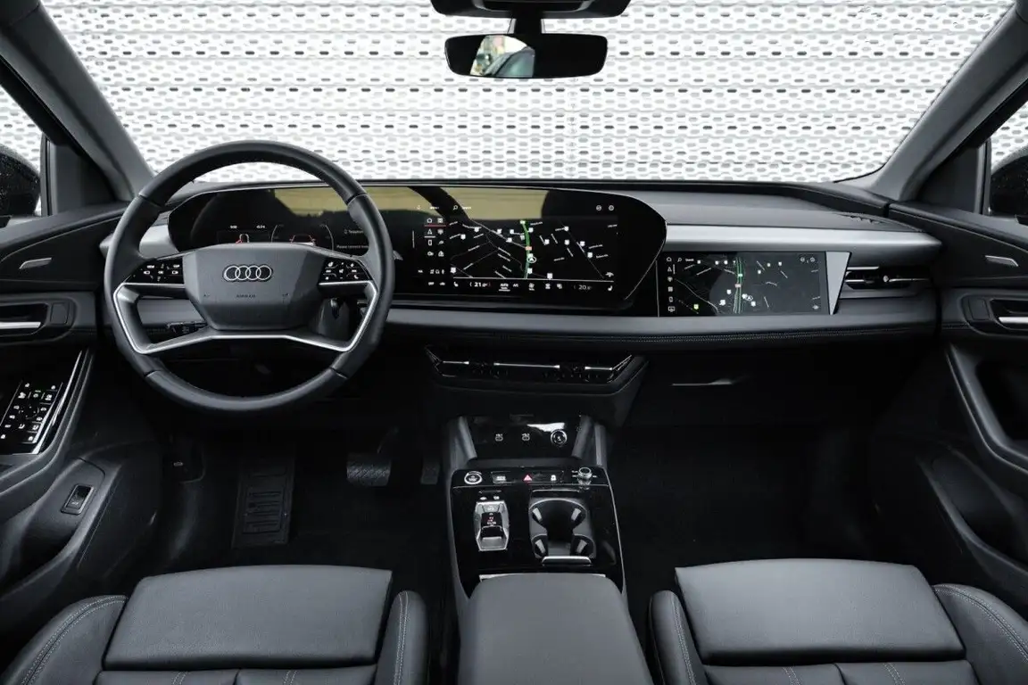 AUDI Q6